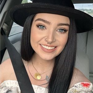 Meet your Posher, Madeline